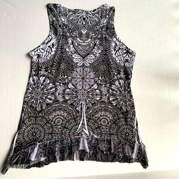 Design Works. Black and White Sleeveless top, with circular black patter… - Picture 4 of 8
